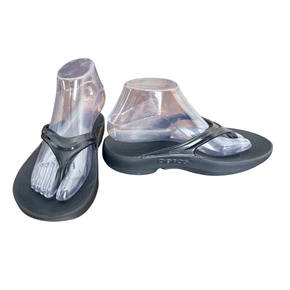 Oofos OOlala Black Recovery Sandals Womens Size 7 Thong Flip Flops Glossy Strap